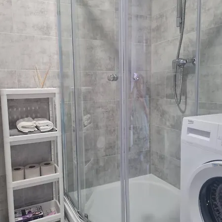 Taikos 11, Free Parking