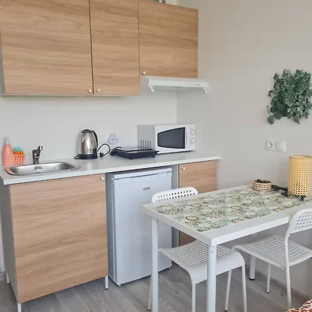 Taikos 11, Free Parking *