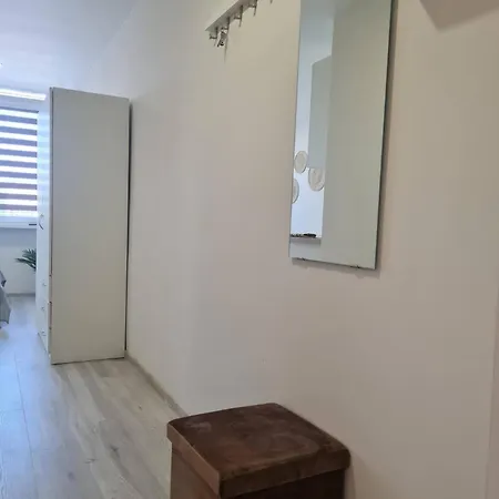 Taikos 11, Free Parking