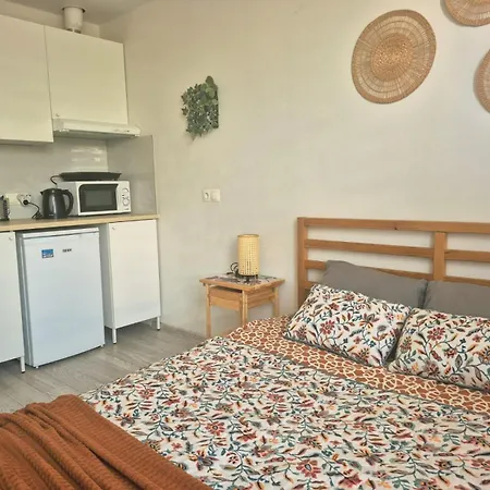 Taikos 11, Free Parking *