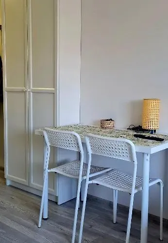 Taikos 11, Free Parking