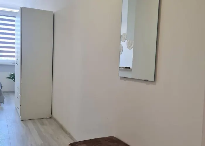 Taikos 11, Free Parking